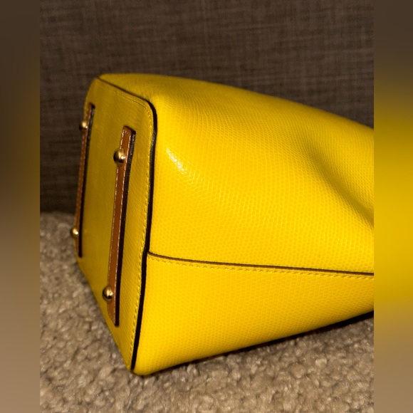 NWOT 💛 Dooney & Bourke Bucket Bag with DB Dustbag - Picture 5 of 10